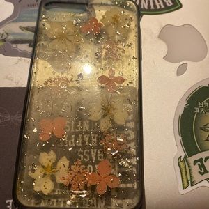 Flower iPhone 8+ case bottom is a bit broken but is still usable
